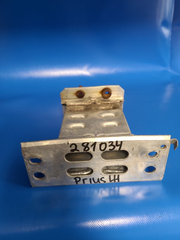 Front bumper reinforcement bracket TOYOTA PRIUS - 30 09-17 Left. Front.