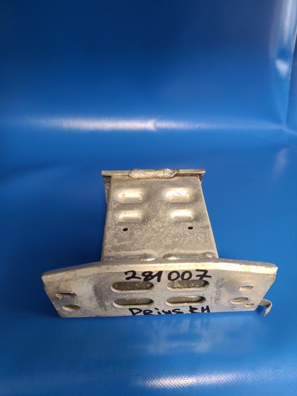 Front bumper reinforcement bracket TOYOTA PRIUS - 30 09-17 Right Front.