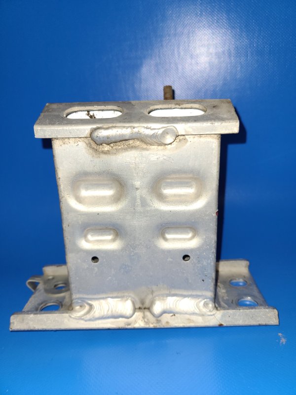 Front bumper reinforcement bracket TOYOTA PRIUS - 30 09-17 Left. Front.