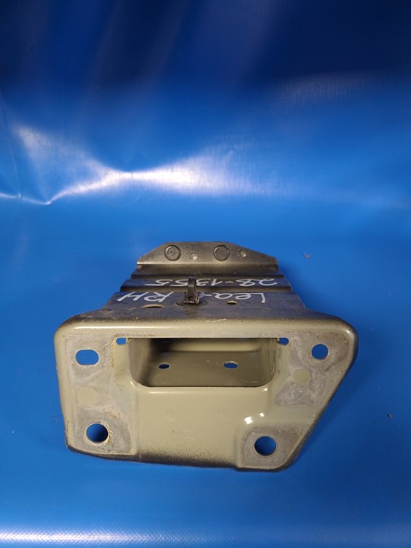 Front bumper reinforcement bracket NISSAN LEAF 10-17 Right. Front.