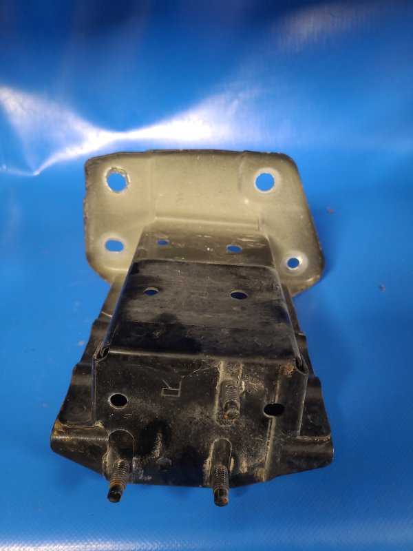 Front bumper reinforcement bracket NISSAN LEAF 10-17 Right. Front.