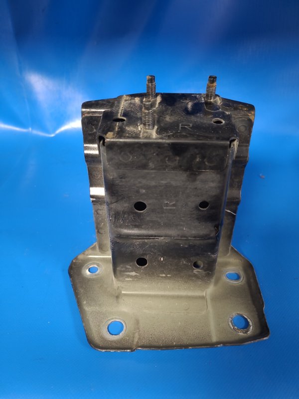 Front bumper reinforcement bracket NISSAN LEAF 10-17 Right. Front.
