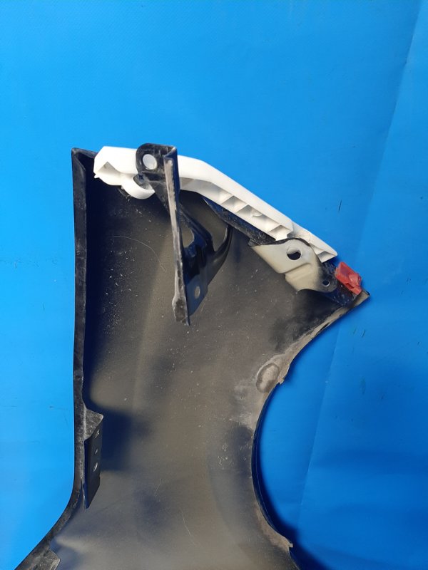 Front wing NISSAN LEAF 10-17 Left.