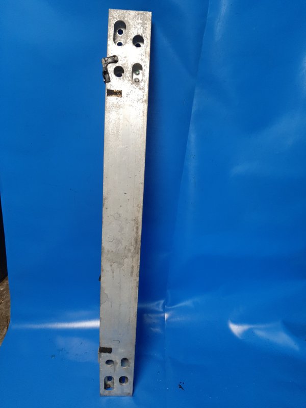 Front bumper reinforcement TOYOTA PRIUS - 30 09-17 Front.