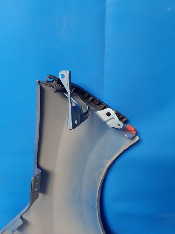 Front wing NISSAN LEAF 10-17 Left.