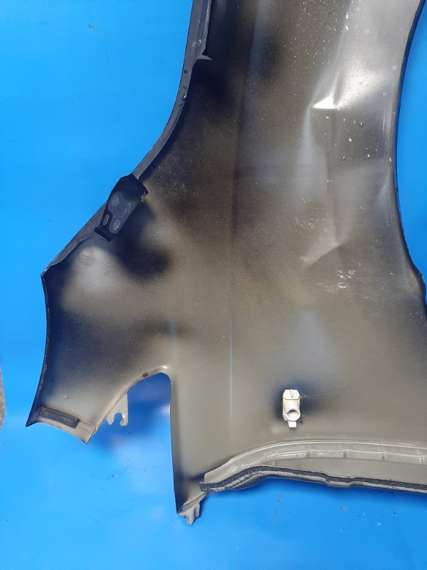 Front wing NISSAN LEAF 10-17 Left.