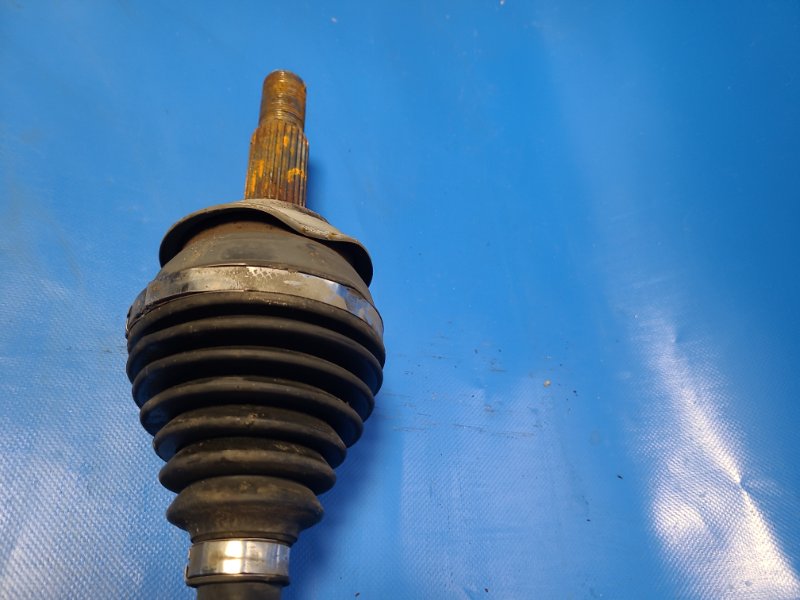 Front-wheel drive TOYOTA PRIUS PLUS 11-14 Left.