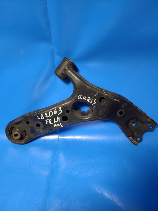 Lower front suspension arm TOYOTA AURIS 06-12 Left. Front.