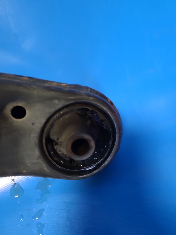 Front suspension lower arm TOYOTA AURIS 06-12 Right. Front.