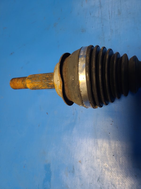 Front-wheel drive TOYOTA PRIUS PLUS 11-14 Right.