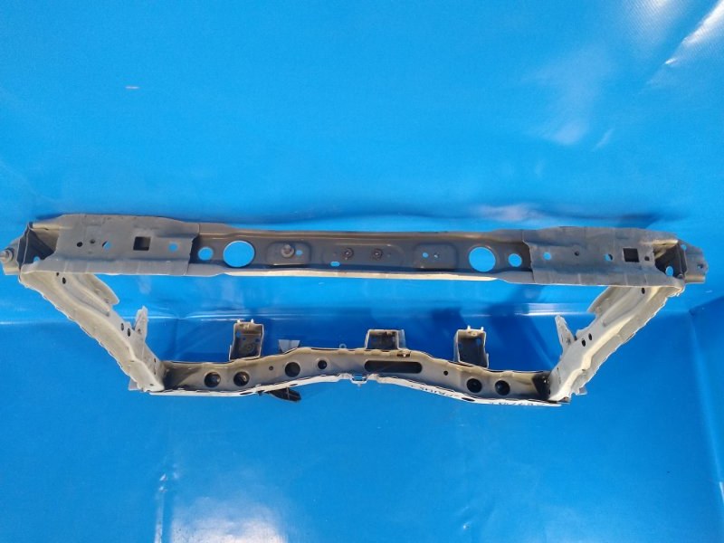 Front of the Toyota Prius Plus 11-14
