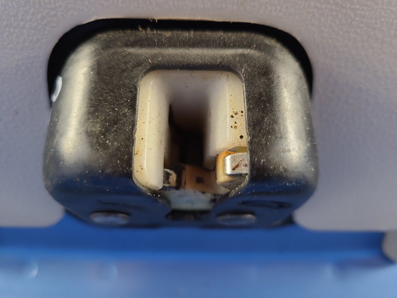 Nissan Leaf 10-17 trunk lid lock