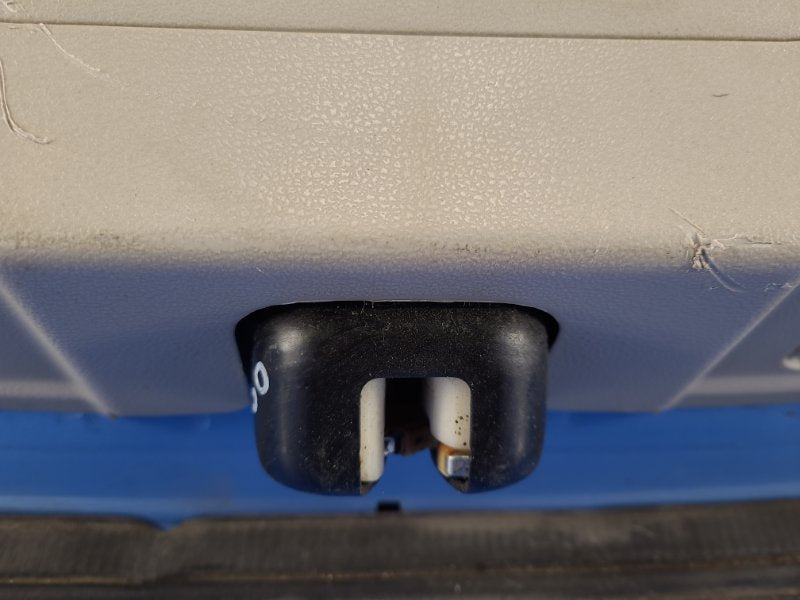 Nissan Leaf 10-17 trunk lid lock