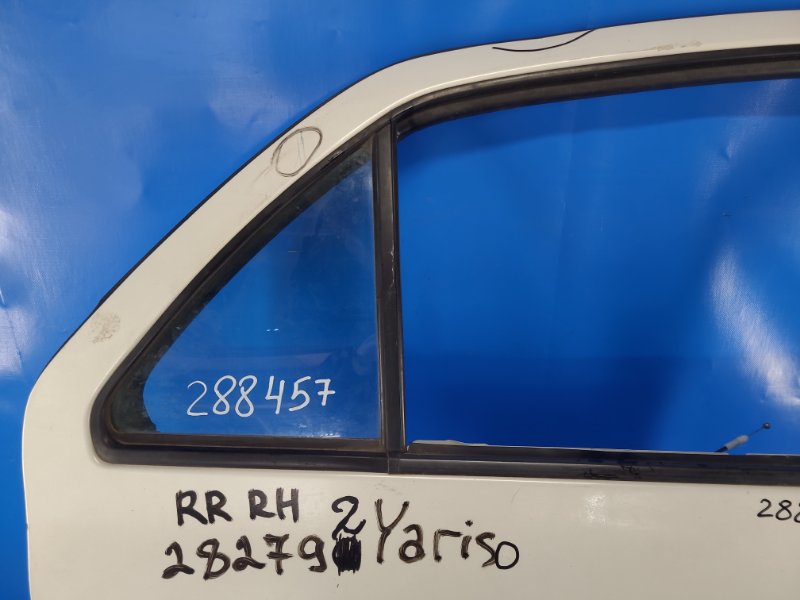 Door TOYOTA YARIS 05–11 Right Rear
