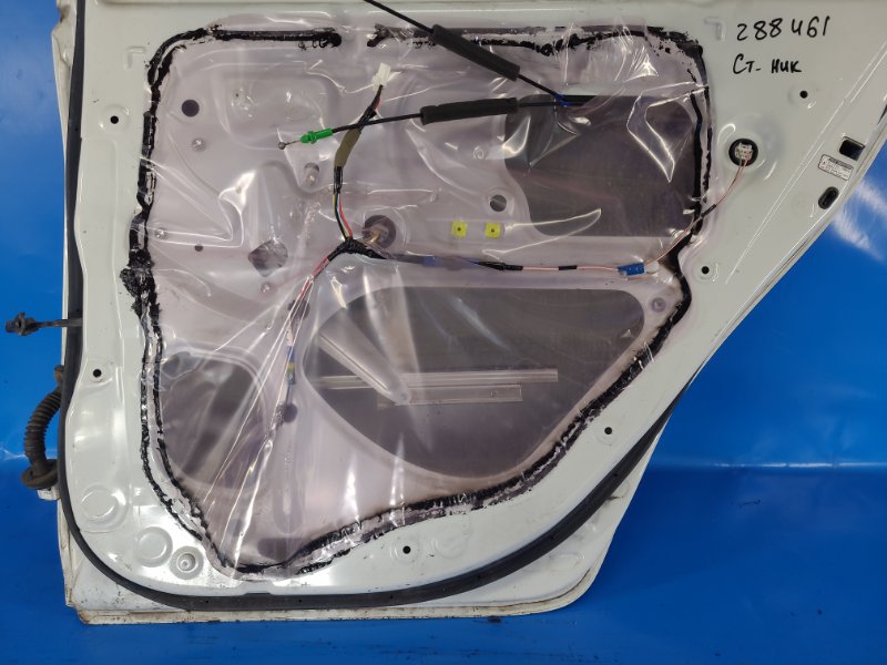 Door TOYOTA YARIS 05–11 Right Rear