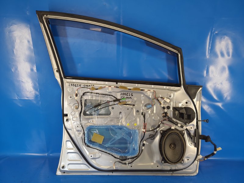 Door TOYOTA PRIUS - 30 09-17 Left. Front.