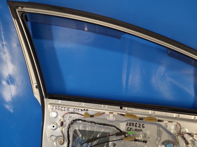 Door TOYOTA PRIUS - 30 09-17 Left. Front.