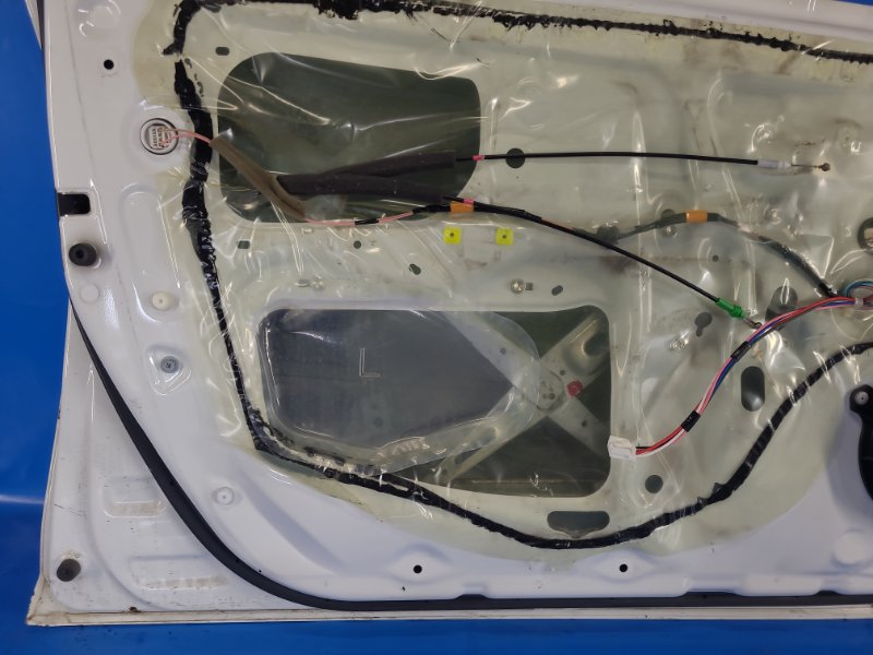 Door TOYOTA YARIS 05–11 Left. Front.