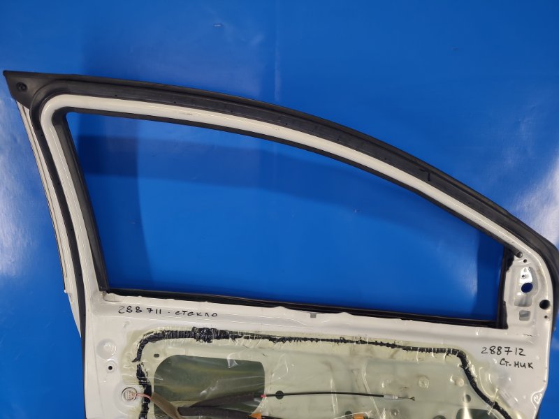 Door glass TOYOTA YARIS 05–11 Left. Front.