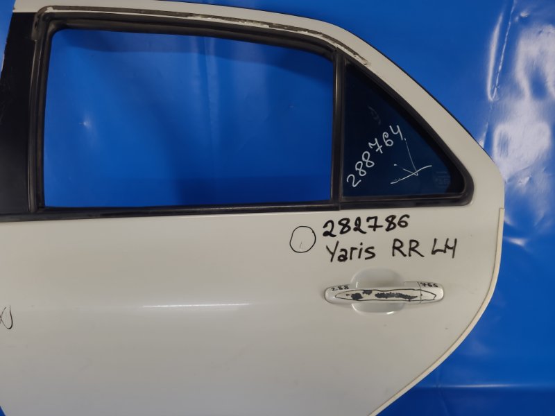 Door TOYOTA YARIS 05–11 Left. Rear.