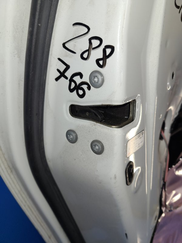Door lock TOYOTA YARIS 05–11 Left. Rear.