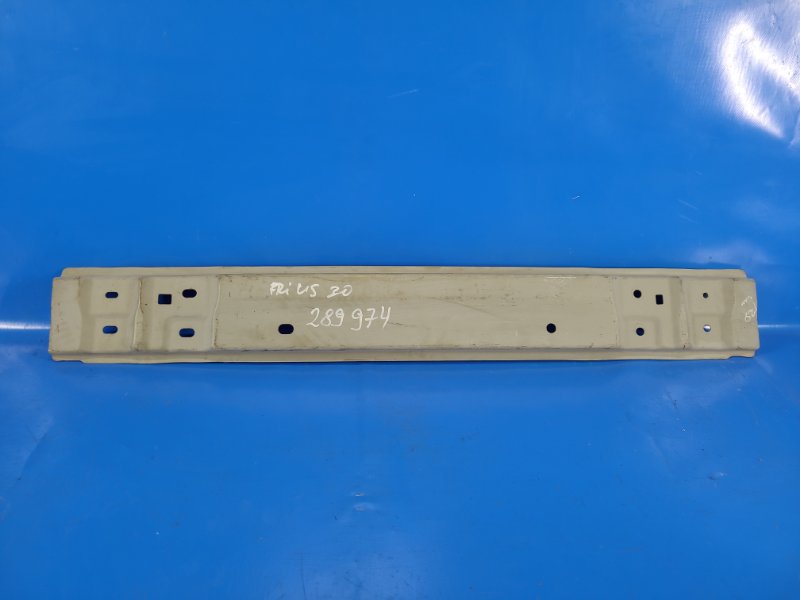Rear bumper reinforcement for Toyota Prius - 30 09-17