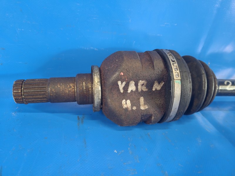 Front-wheel drive TOYOTA YARIS 11-20 Left.