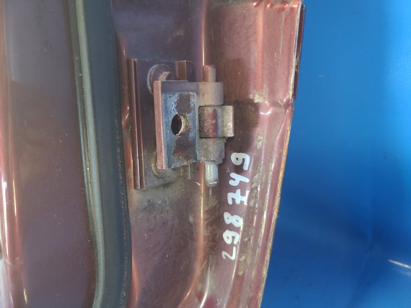Lower door hinge VOLVO XC70 00–07 2006 Left. Front.