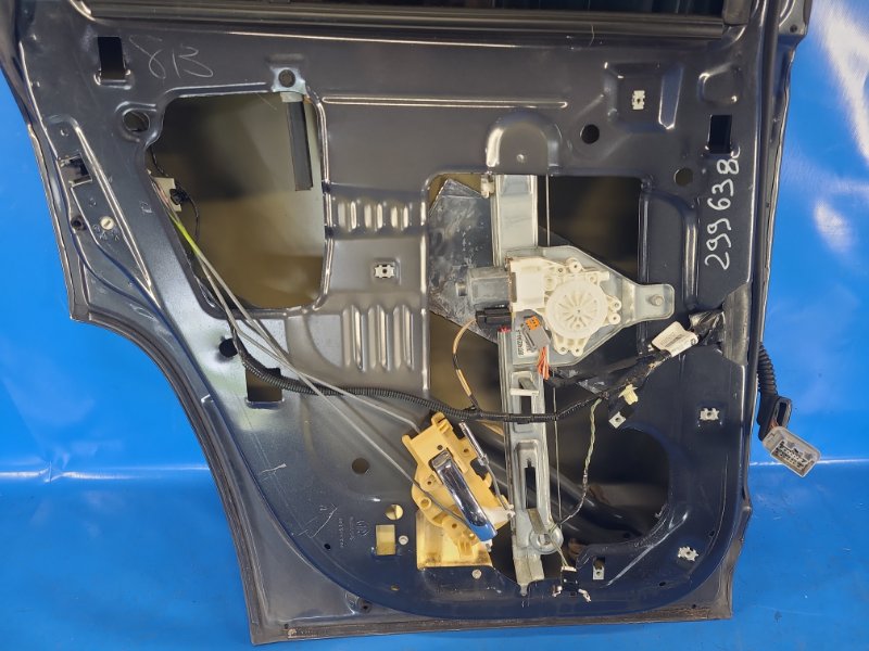 Door JEEP COMPASS 06-16 2014 Left. Rear.