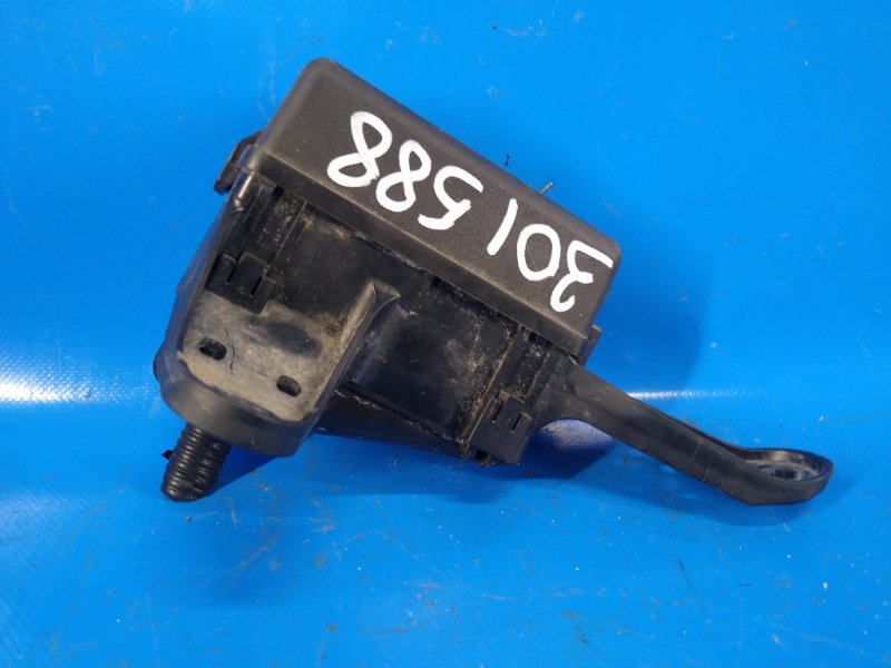 Fuse box engine compartment Lexus IS250/350 05-13 2013