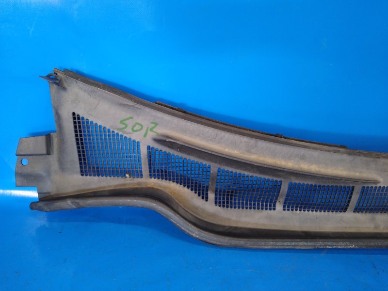 Plastic windshield trim / Toyota Camry 40 06-11 2010