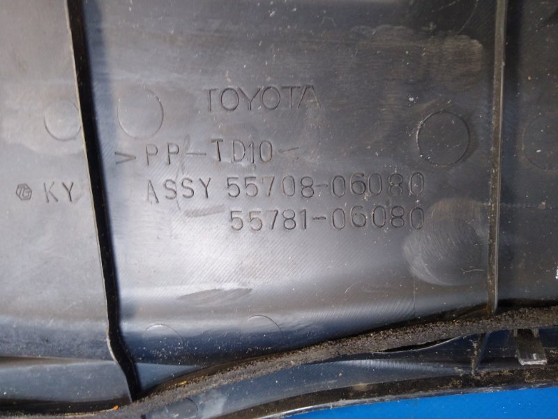 Plastic windshield trim / Toyota Camry 40 06-11 2010