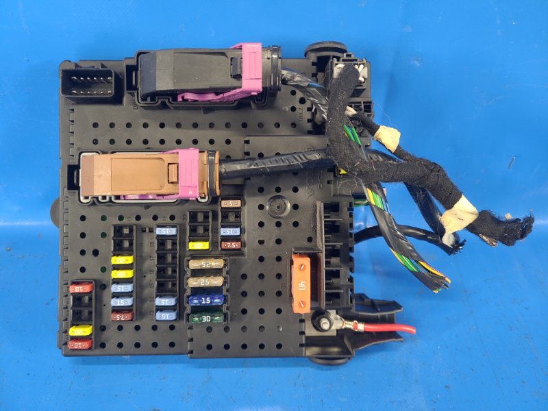 Engine compartment fuse box VOLVO XC90 02–16 2008