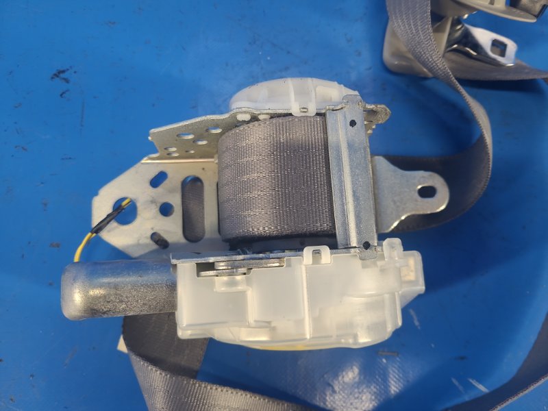Seat belt TOYOTA CAMRY 40 06-11 2007 Right Front.