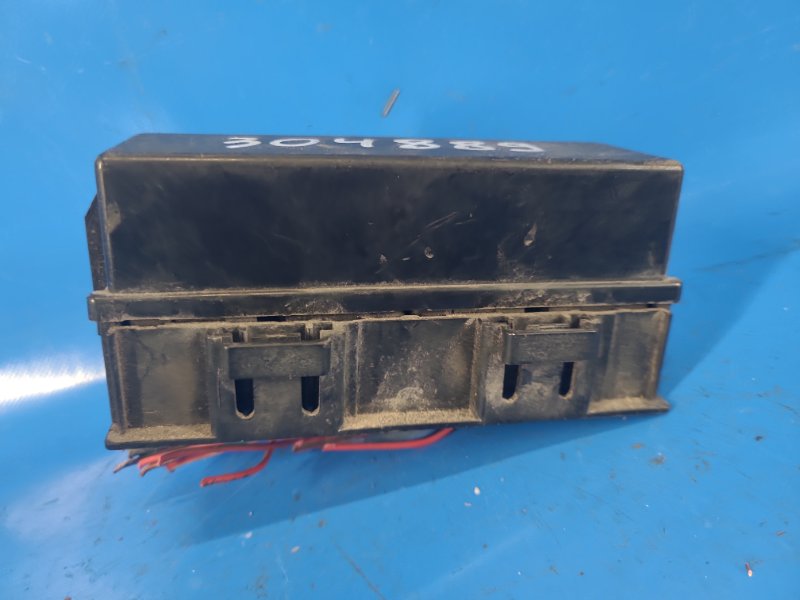Engine compartment fuse box for a 2013 Chrysler 200 10-14