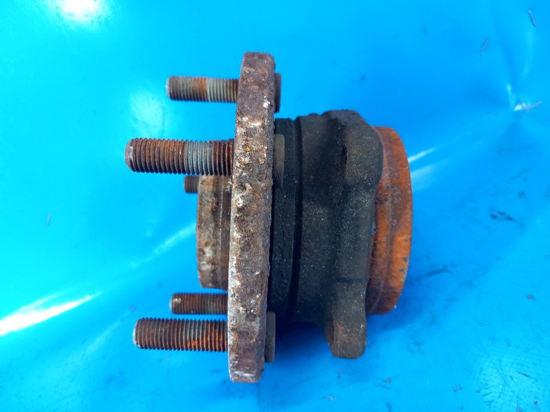 Hub CHRYSLER 200 10-14 2013 Left. Front.