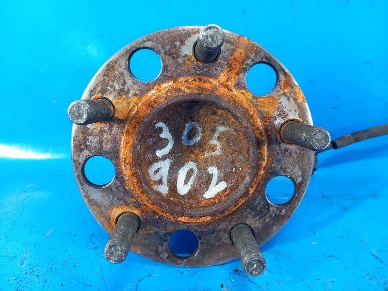 Hub CHRYSLER 200 10-14 2012 Right. Rear