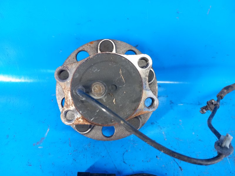 Hub CHRYSLER 200 10-14 2012 Right. Rear