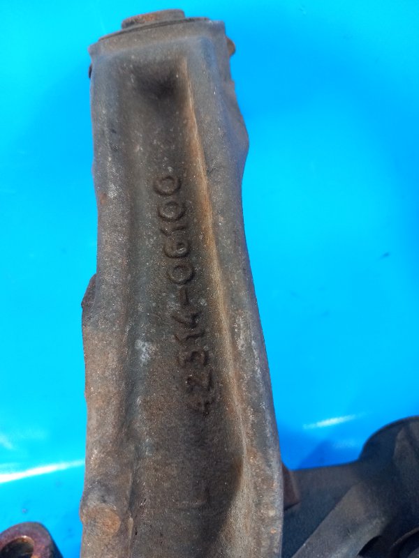 Trunnion TOYOTA CAMRY 40 06-11 2007 Left. Rear.