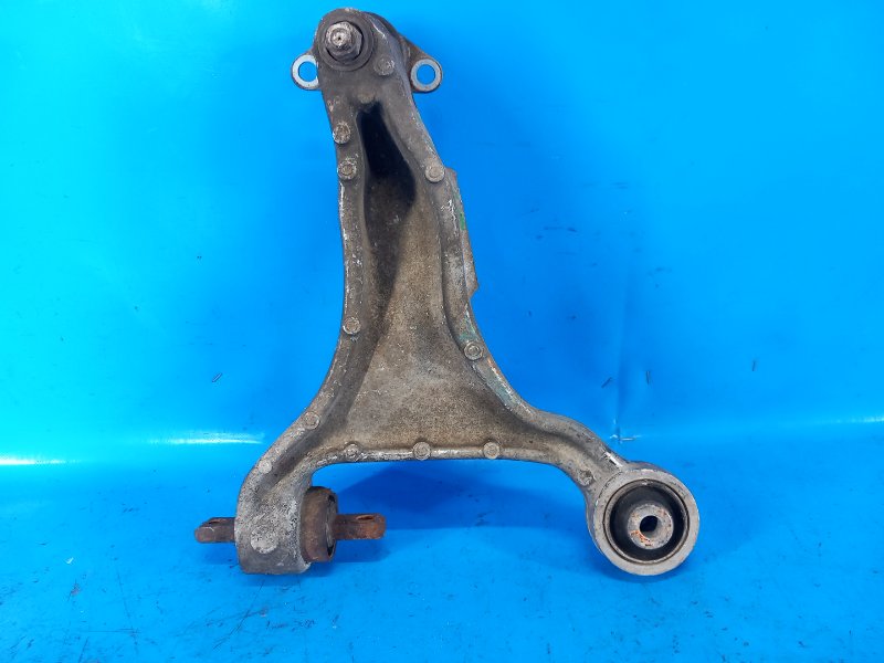 Front suspension lower arm VOLVO XC70 00–07 2006 Left.