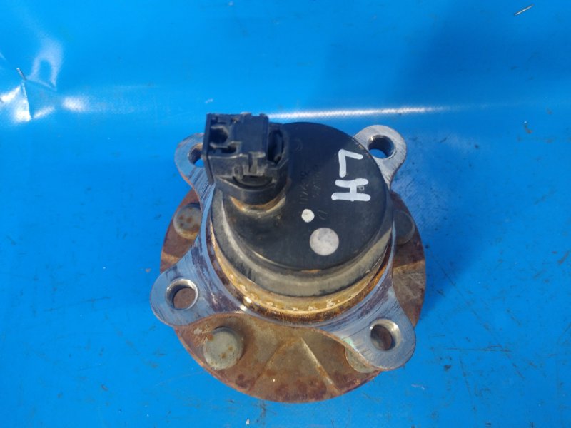 Hub LEXUS IS250/350 05-13 2013 Left. Front.