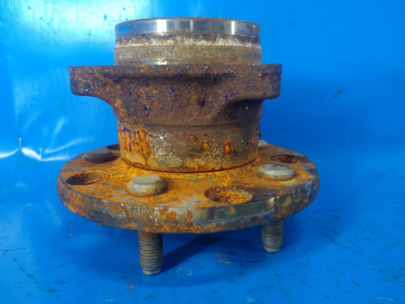 Hub LEXUS IS250/350 05-13 2013 Right. Rear