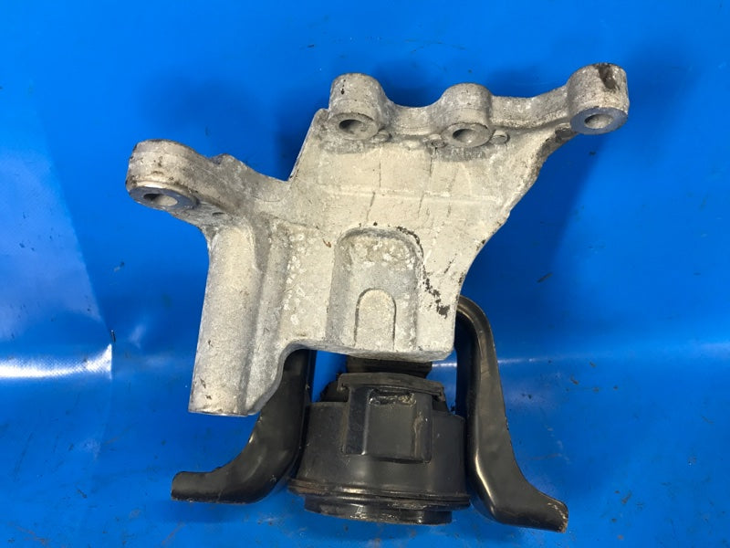 Upper engine mount NISSAN SENTRA B17 12-21 2013 Right.