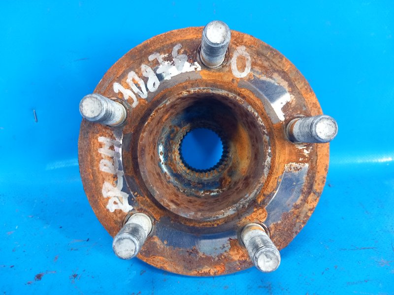 Hub FORD MUSTANG 15-2019 Right. Rear