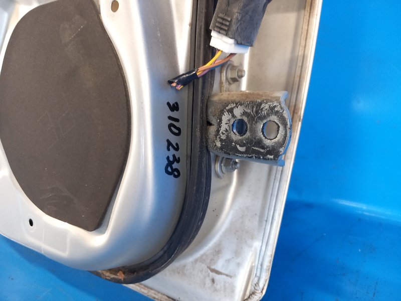 Lower door hinge NISSAN SENTRA B17 12-21 2015 Left. Rear.