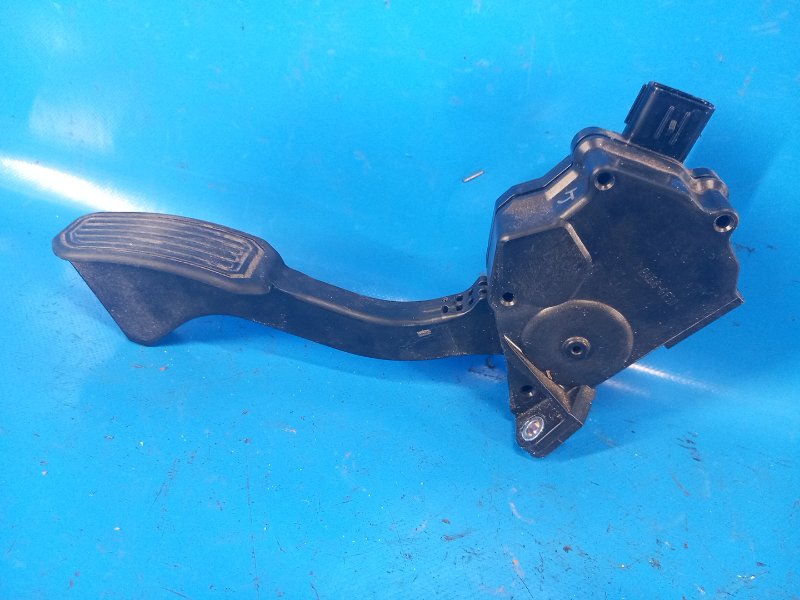 Gas pedal for Toyota Prius Plus 11-14 2013