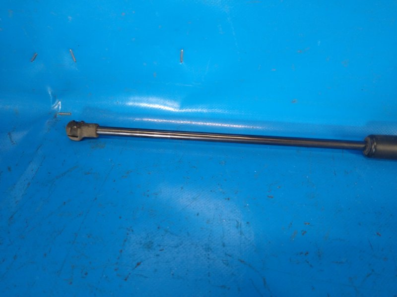 Trunk lid shock absorber TOYOTA PRIUS - 30 09-17 2010 Lev.