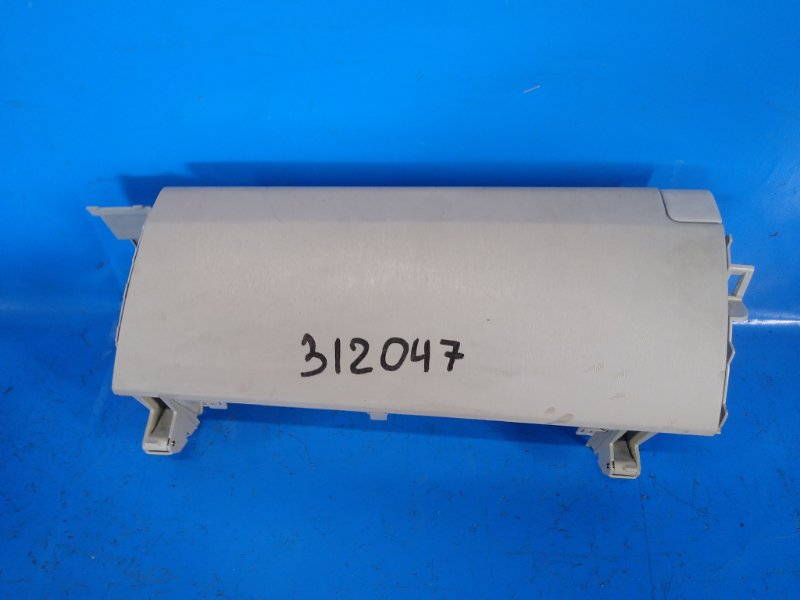 Toyota Prius glove compartment - 09/30/2010