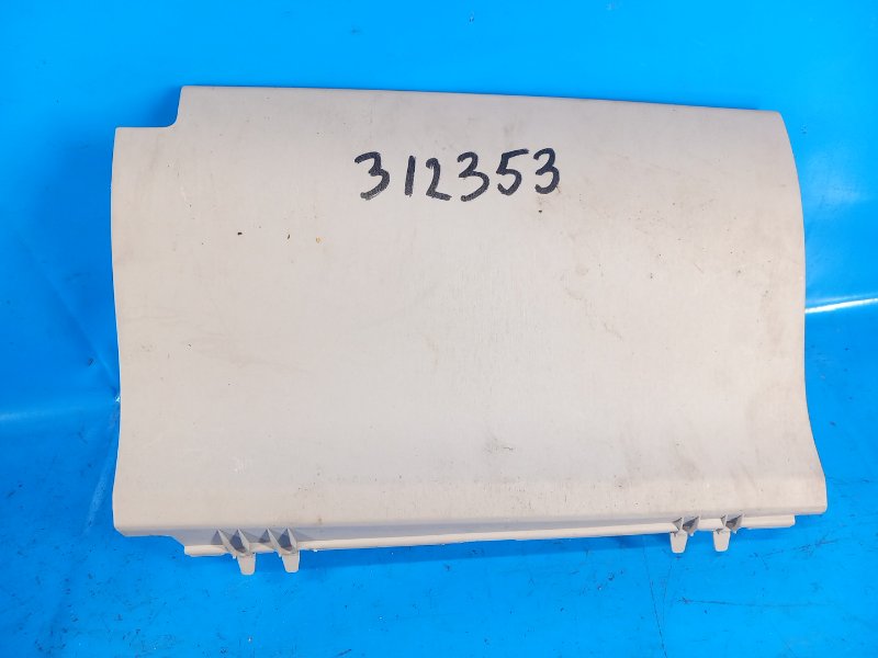Toyota Prius glove compartment - 09/30/2012