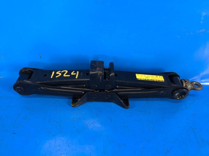 Toyota Prius Plus jack 11-14 2013